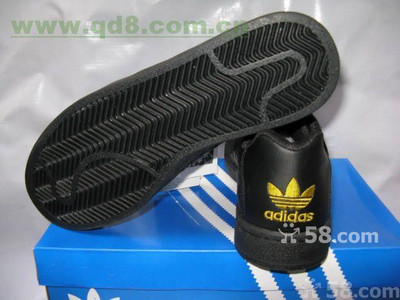 警惕消费陷阱 精仿鞋帽背后的风险与反思